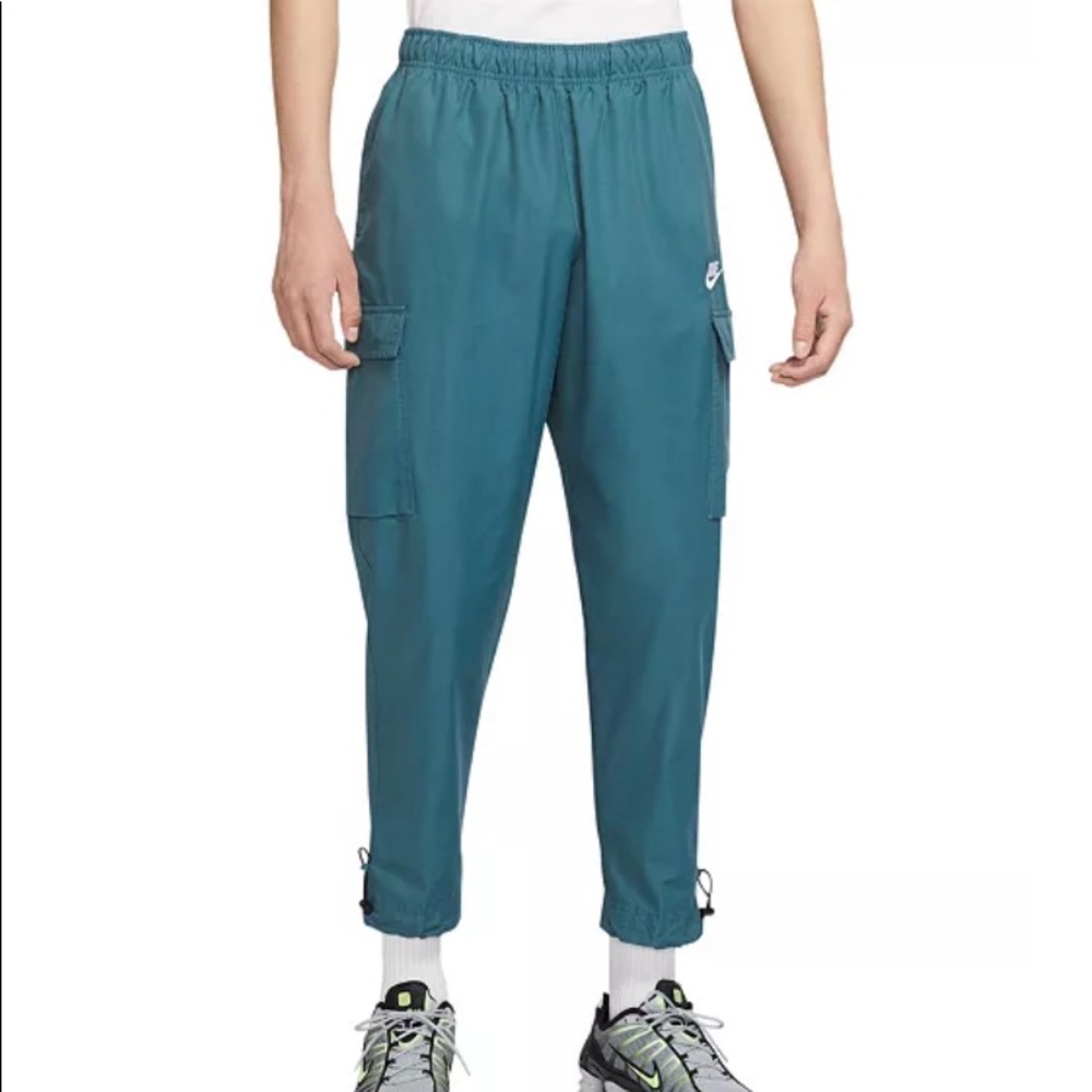 Nike woven cargo pants sz xl.  Good condition.